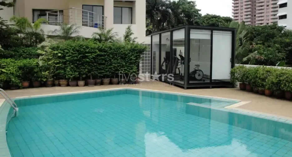 For rent 3 bedrooms condo in Sathon, Bangkok