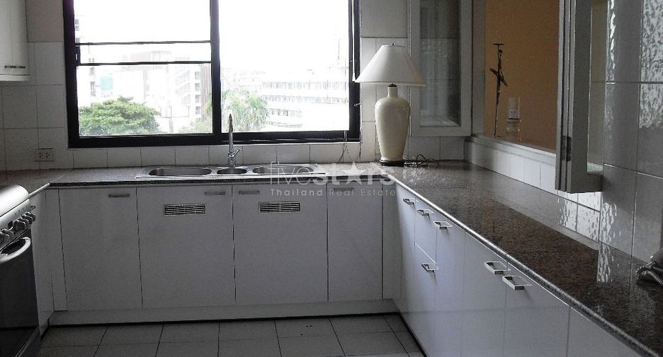 For rent 3 bedrooms condo in Sathon, Bangkok