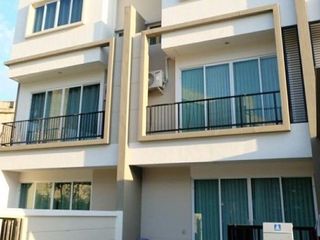 For sale そして for rent 3 ベッドルーム townhouse in Phra Khanong, Bangkok