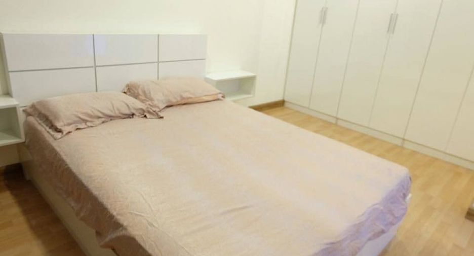 For sale and for rent 3 bedrooms townhouse in Phra Khanong, Bangkok