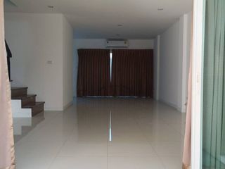 For rent 3 bedrooms townhouse in Lat Phrao, Bangkok