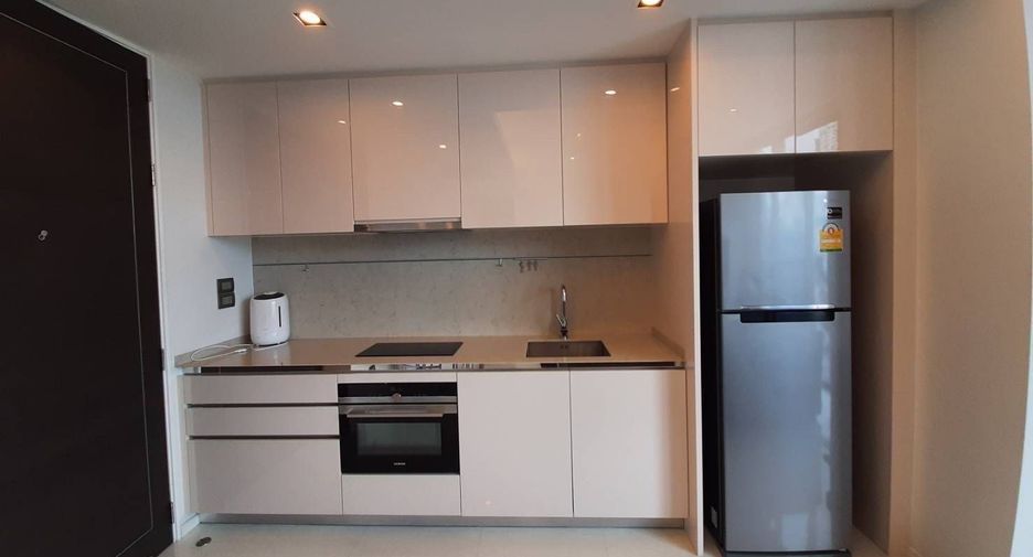 For rent 1 bed condo in Sathon, Bangkok