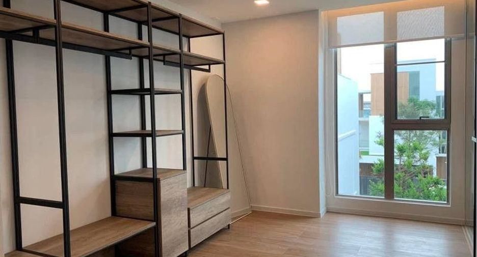 Casa en alquiler de 3 habitaciones en Saphan Sung, Bangkok