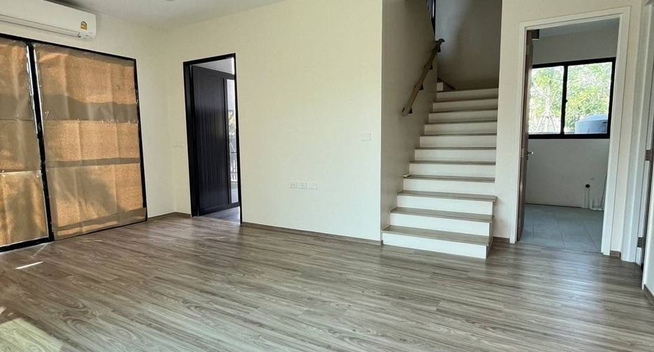 For rent 3 bedrooms house in Lat Krabang, Bangkok