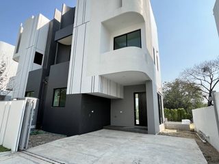 Haus zur Miete mit 3 Zimmer in Lat Krabang, Bangkok