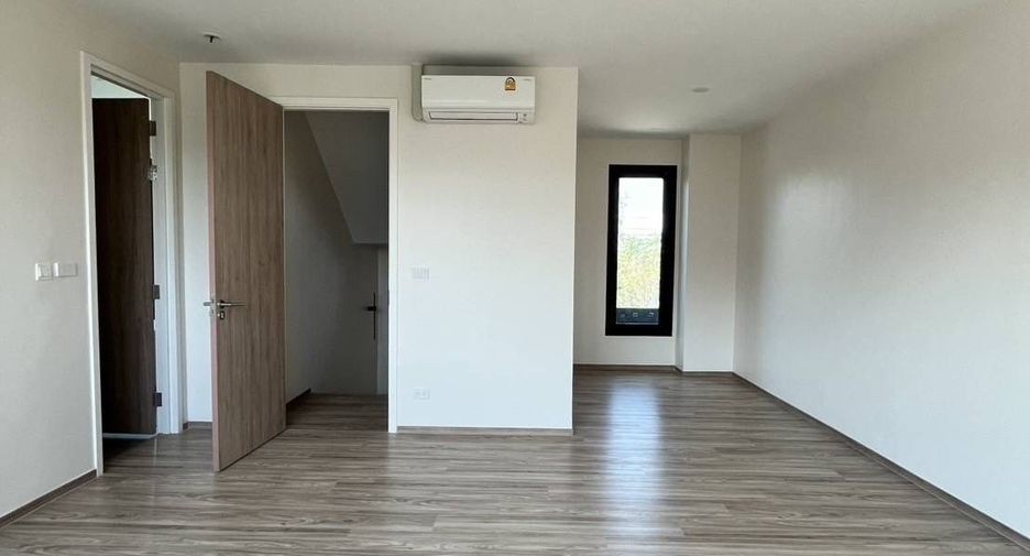 For rent 3 bedrooms house in Lat Krabang, Bangkok