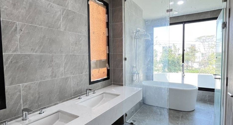 For rent 3 bedrooms house in Lat Krabang, Bangkok
