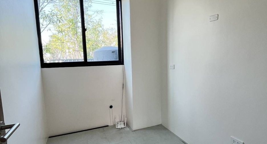 For rent 3 bedrooms house in Lat Krabang, Bangkok