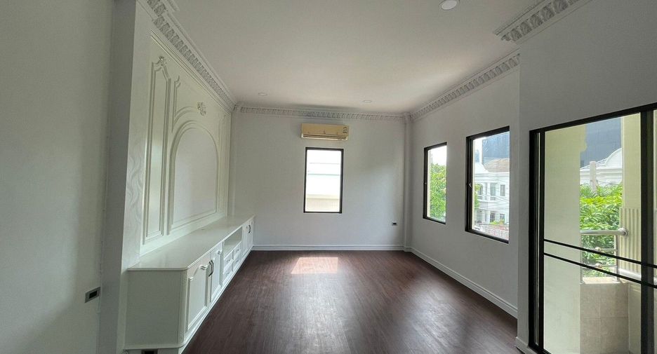 For rent 5 bedrooms house in Khlong Toei, Bangkok