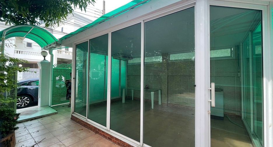 For rent 5 bedrooms house in Khlong Toei, Bangkok