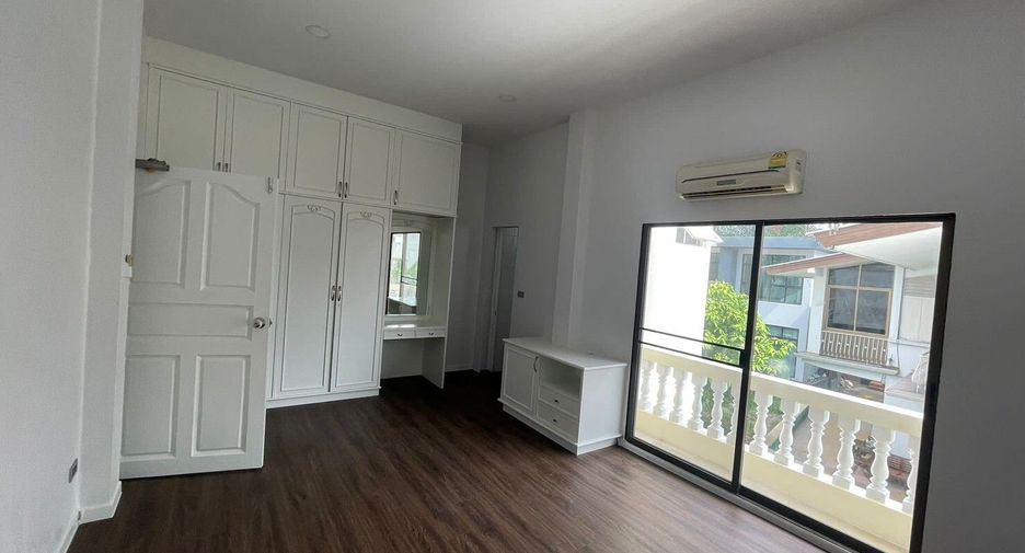 For rent 5 bedrooms house in Khlong Toei, Bangkok
