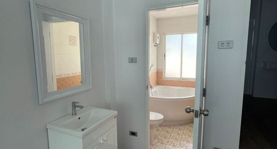 For rent 5 bedrooms house in Khlong Toei, Bangkok