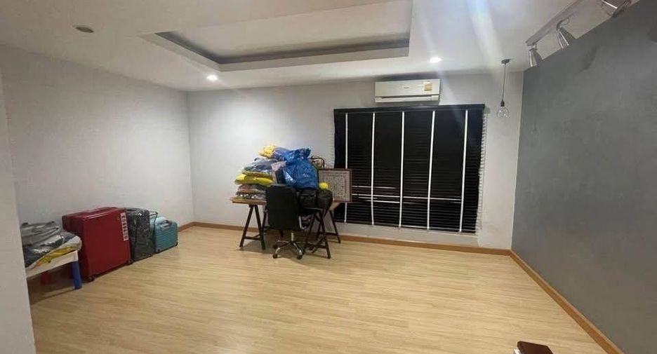出租 3 卧室 联排别墅 在 Prawet, 曼谷