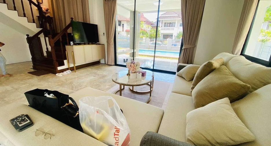 For rent 3 bedrooms villa in Mueang Phuket, Phuket