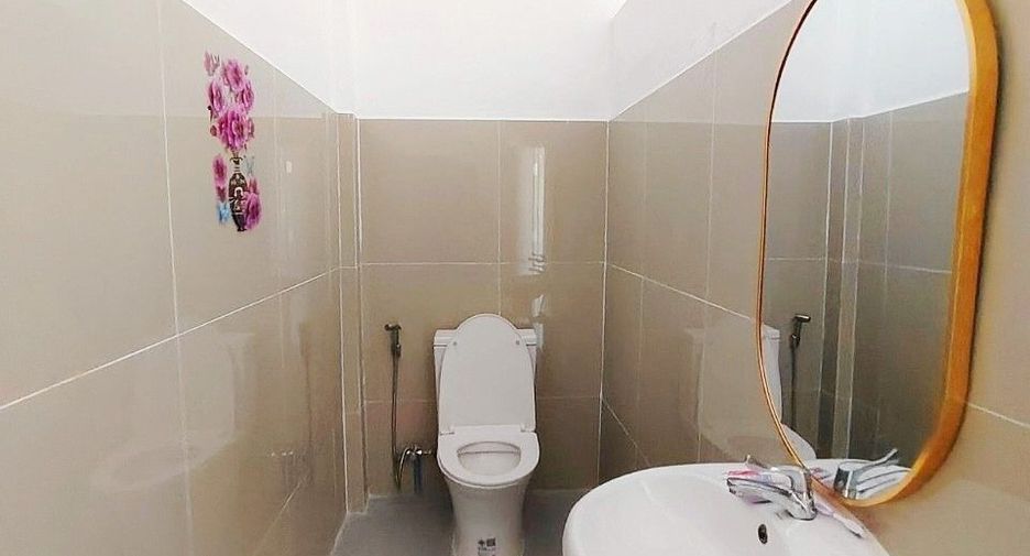 For sale 3 bedrooms retail Space in Bang Khae, Bangkok