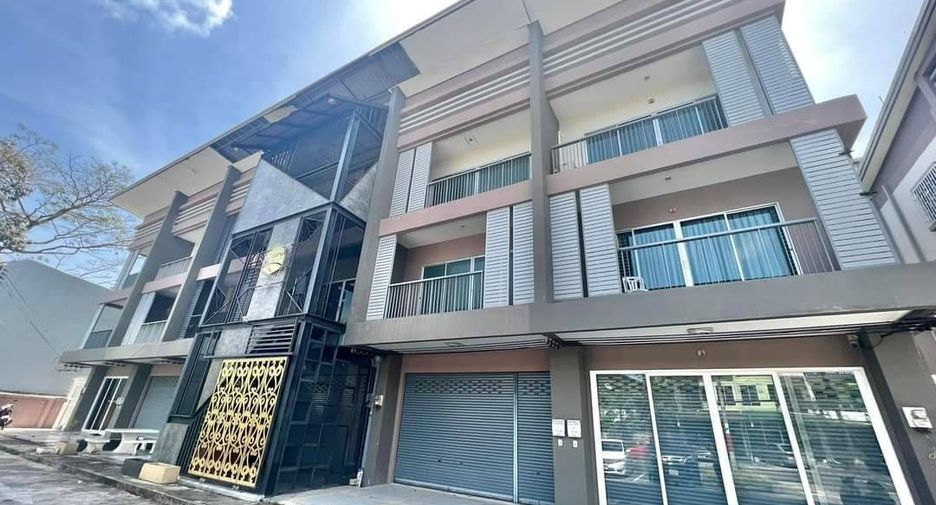 For sale 3 bedrooms retail Space in Mueang Phuket, Phuket
