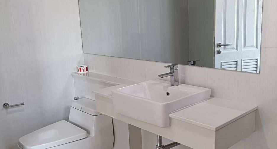 For rent 3 bedrooms townhouse in Lat Phrao, Bangkok