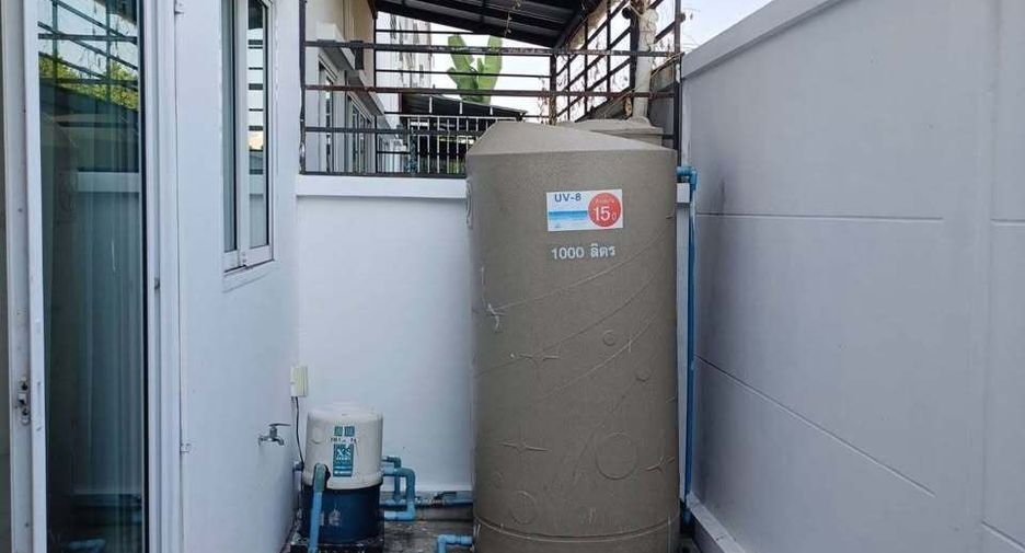 For rent 3 bedrooms townhouse in Lat Phrao, Bangkok