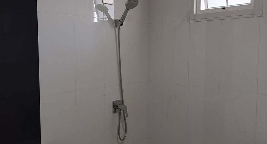 For rent 3 bedrooms townhouse in Lat Phrao, Bangkok