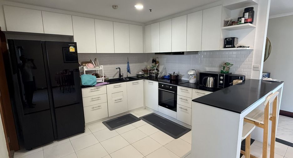 For sale 3 bedrooms condo in Sathon, Bangkok