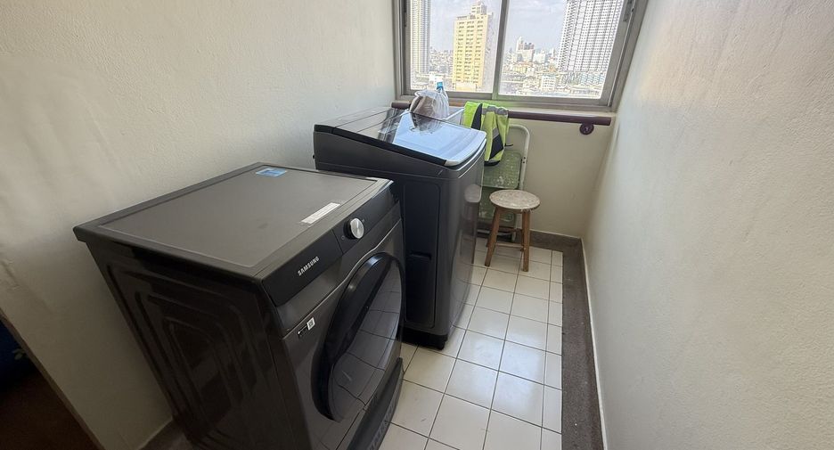 For sale 3 bedrooms condo in Sathon, Bangkok