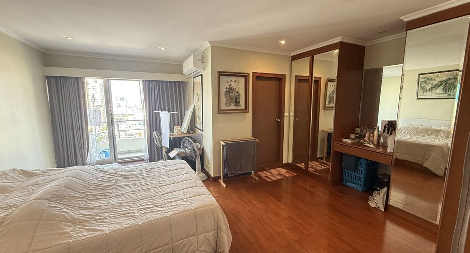 For sale 3 bedrooms condo in Sathon, Bangkok