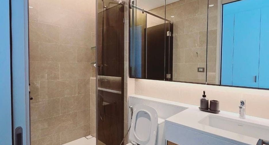 For rent 2 bedrooms condo in Pathum Wan, Bangkok