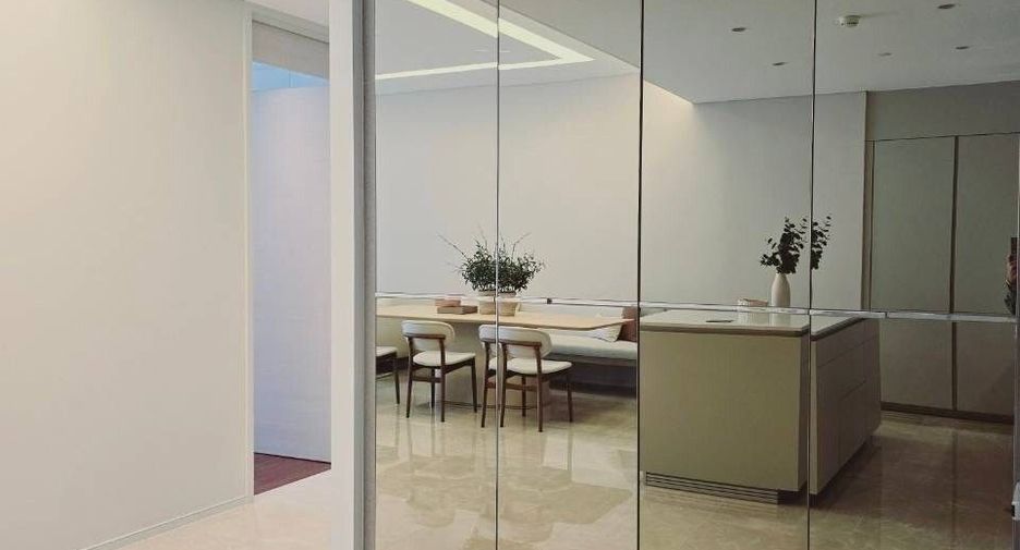 For rent 2 bedrooms condo in Pathum Wan, Bangkok