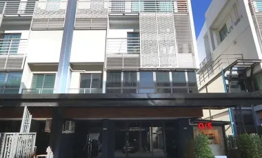 Reihenhaus zum Kauf mit 4 Zimmer in Bueng Kum, Bangkok