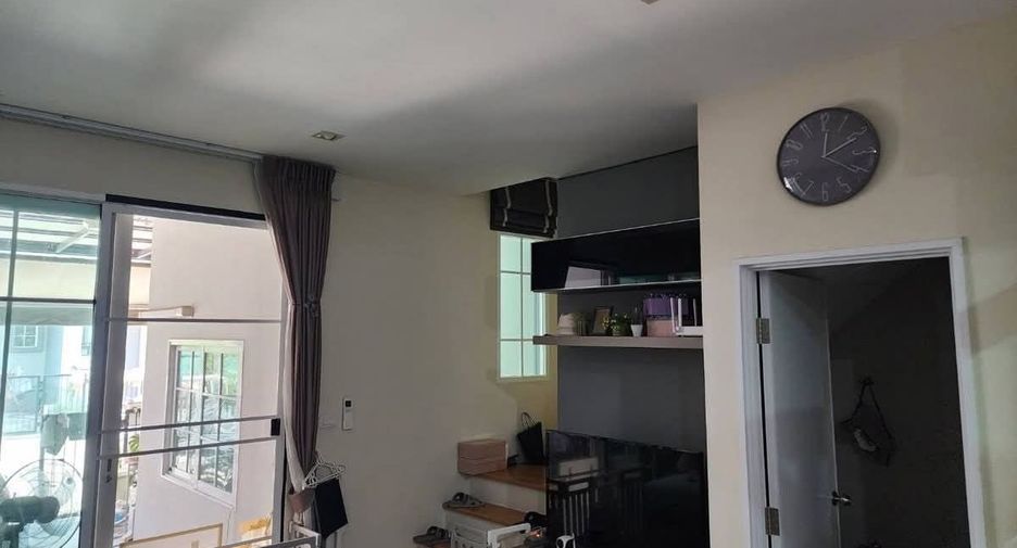 Casa adosada en venta y en alquiler de 4 habitaciones en Phra Pradaeng, Samut Prakan