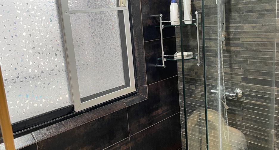 For sale 3 bedrooms condo in Watthana, Bangkok
