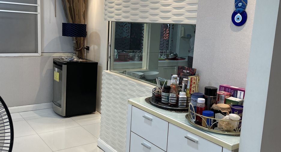 For sale 3 bedrooms condo in Watthana, Bangkok