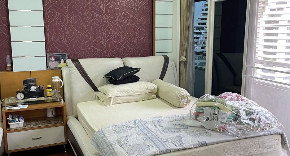 For sale 3 bedrooms condo in Watthana, Bangkok