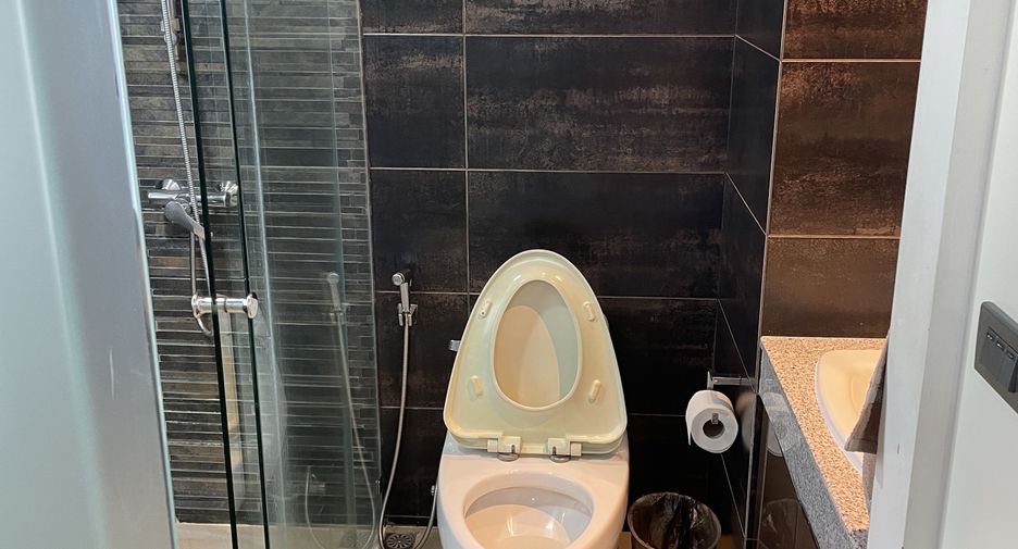 For sale 3 bedrooms condo in Watthana, Bangkok