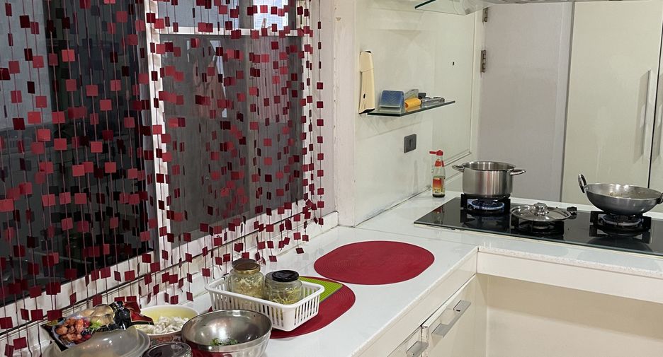 For sale 3 bedrooms condo in Watthana, Bangkok