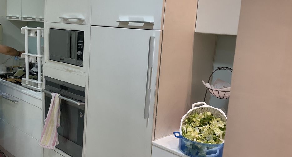 For sale 3 bedrooms condo in Watthana, Bangkok