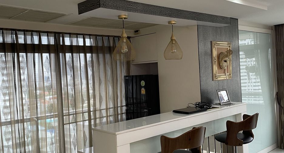 For sale 3 bedrooms condo in Watthana, Bangkok