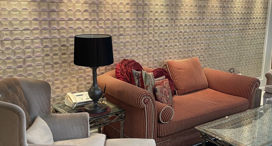 For sale 3 bedrooms condo in Watthana, Bangkok