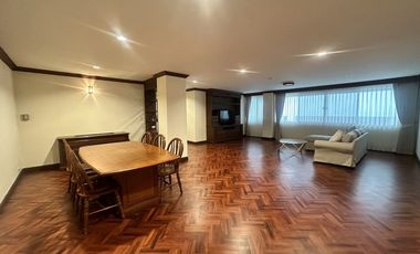 For rent 2 bedrooms apartment in Watthana, Bangkok