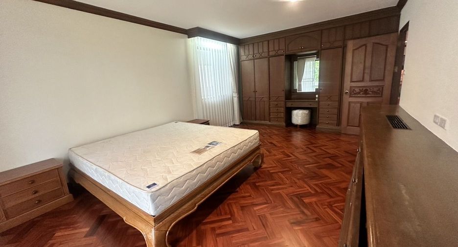 For rent 2 bedrooms apartment in Watthana, Bangkok