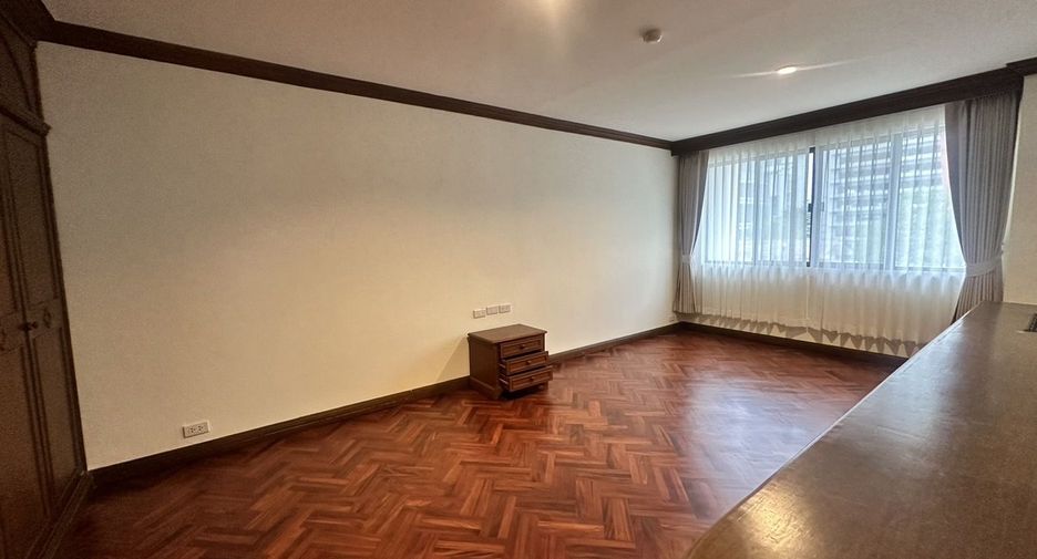 For rent 2 bedrooms apartment in Watthana, Bangkok