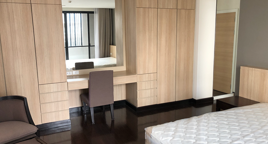 For rent 2 bedrooms apartment in Watthana, Bangkok