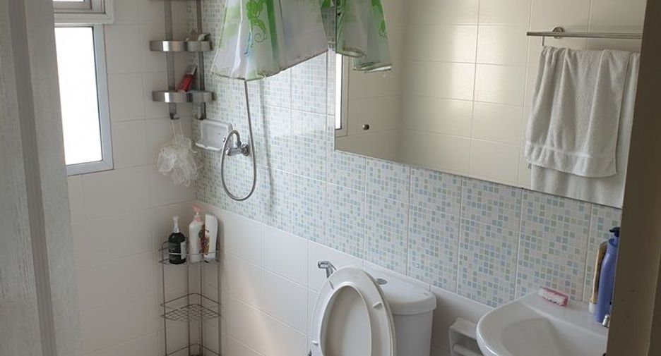 For rent 4 bedrooms townhouse in Bang Kapi, Bangkok