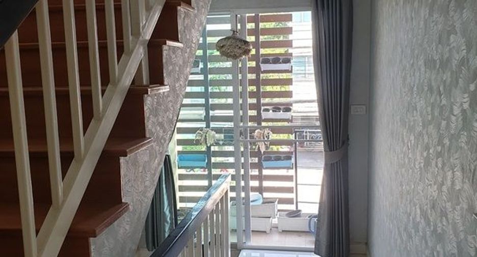 For rent 4 bedrooms townhouse in Bang Kapi, Bangkok