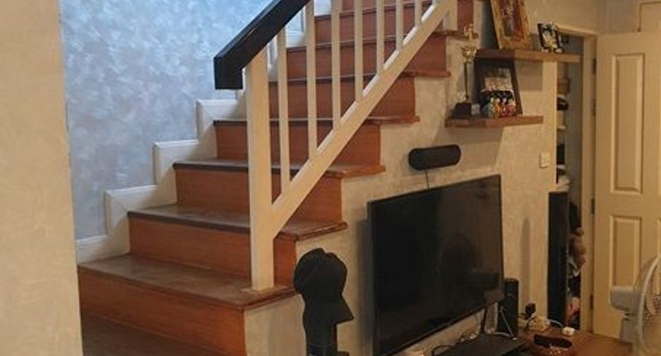 For rent 4 bedrooms townhouse in Bang Kapi, Bangkok