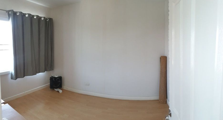 For rent 4 bedrooms townhouse in Bang Kapi, Bangkok