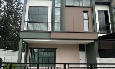 For rent 4 bedrooms townhouse in Sai Mai, Bangkok