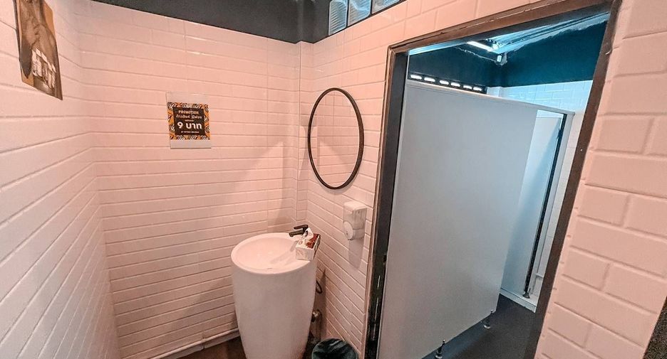 For sale and for rent 5 bedrooms retail Space in Watthana, Bangkok
