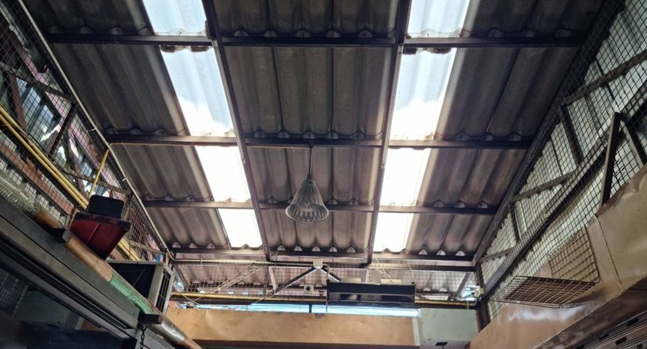 For sale 3 bedrooms retail Space in Mueang Samut Prakan, Samut Prakan