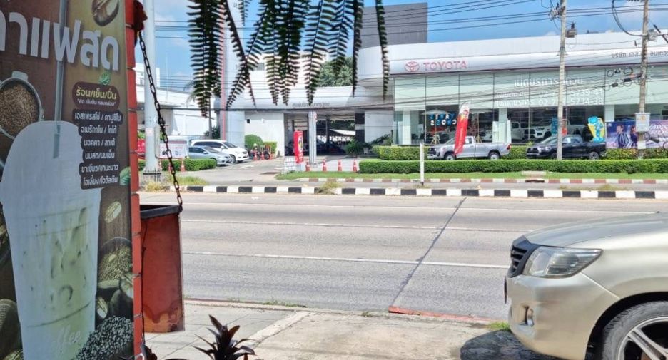 For sale 3 bedrooms retail Space in Mueang Samut Prakan, Samut Prakan